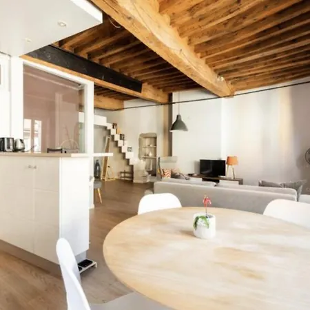 Appartement Au Coeur De La Vieille *
